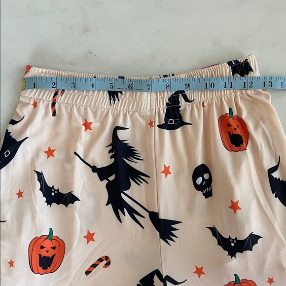 Halloween Themed Pajama Set Small Long Sleeve Shirt Pants Collared Pockets - Picture 13 of 15
